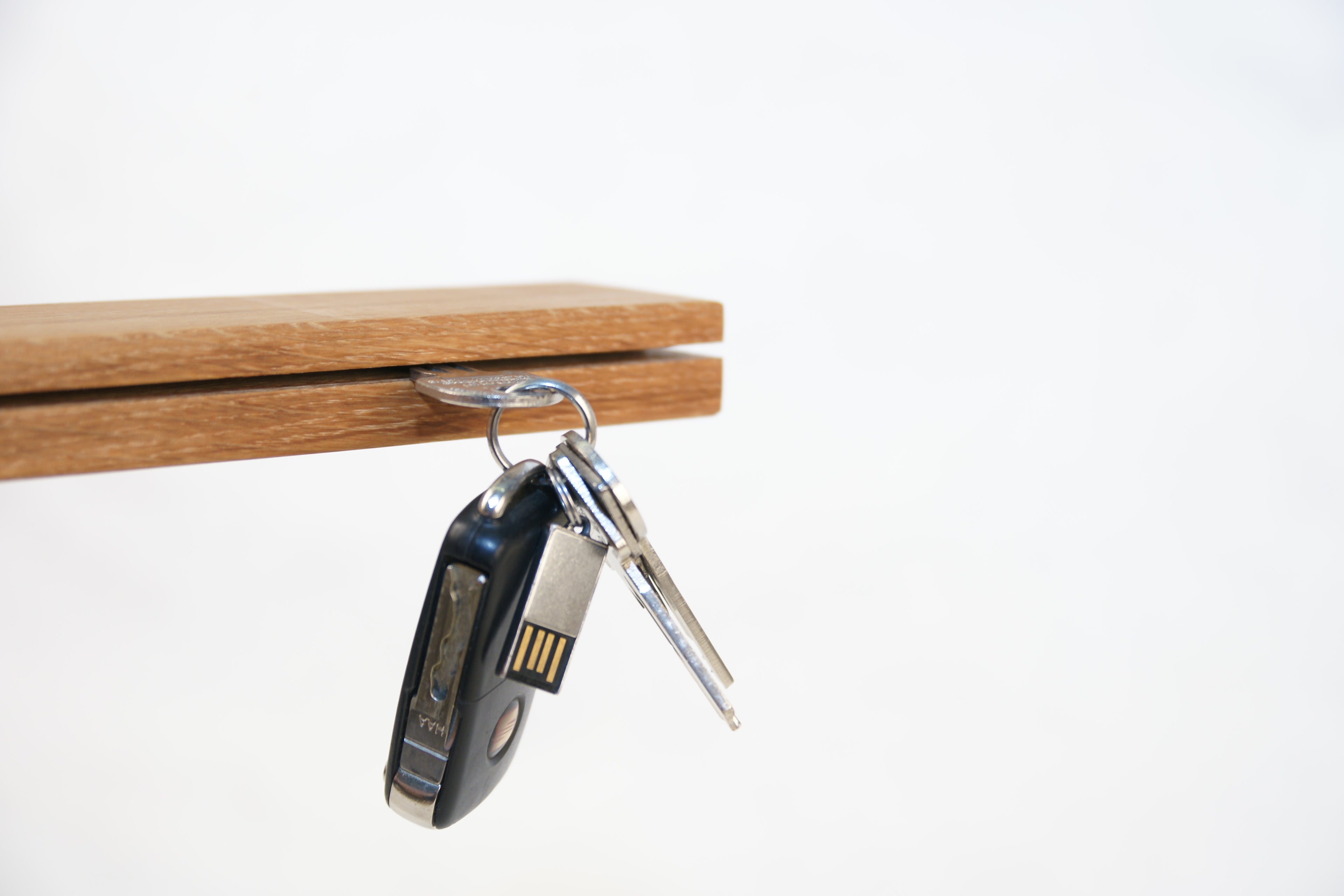 Schlüsselbrett minimalistich aus Eiche